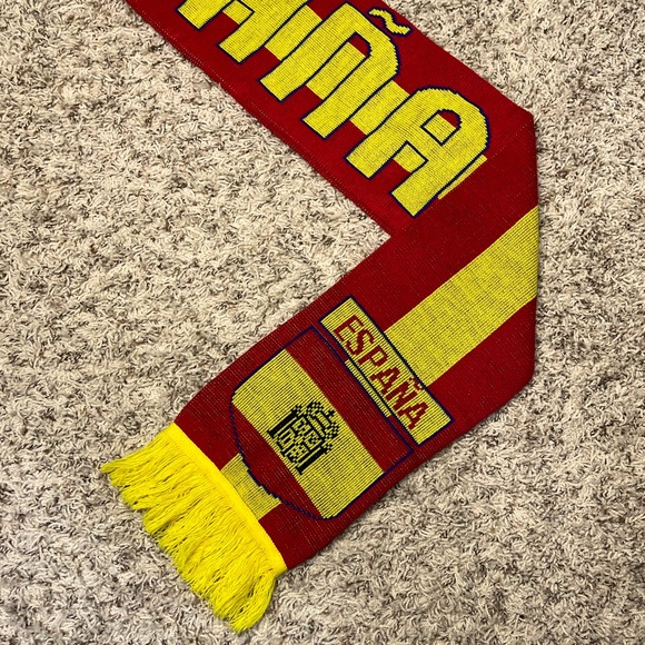 España Scarf Spain ❤️💛 - Picture 9 of 9